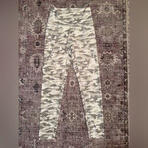 Aerie Gray and Cream Camo‎ Leggings